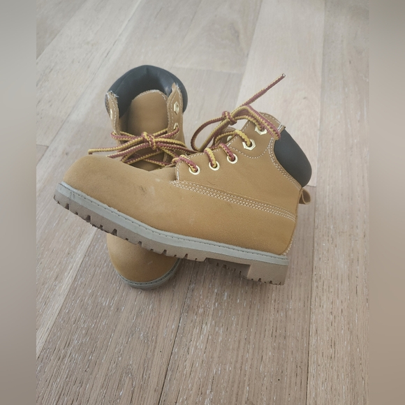 UNBRANDED | Timberland-style boot - Picture 4 of 8